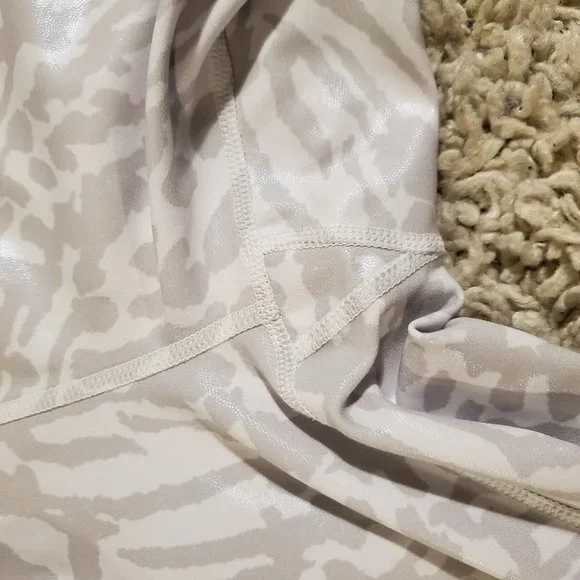 GOOD AMERICAN | Icy Snow Leopard Foil Crop Athletic Yoga Leggings (Size S / 2) - Picture 6 of 8